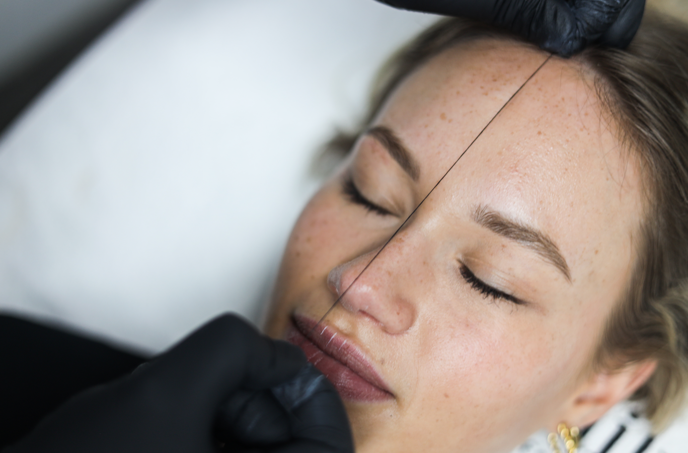 Permanent makeup specialist in Gorinchem die lippigmentatie, deepliner/eyeliner en powderbrows uitvoert 